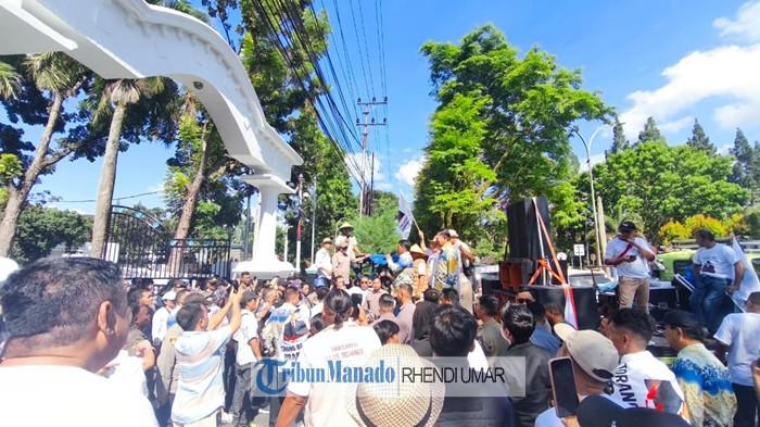 demo di Kantor Gubernur Sulut Kamis (25/6/2026)
