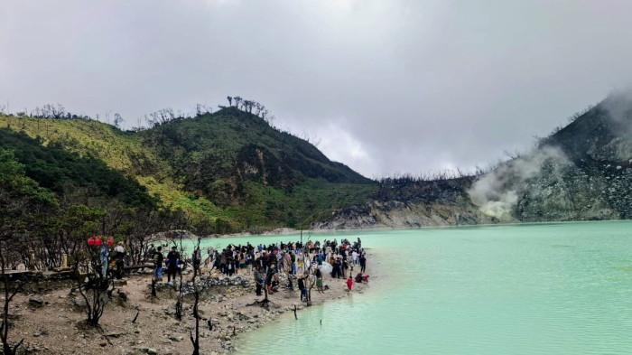 KAWAH PUTIH -  Suasana Destinasi Wisata Kawah Putih.