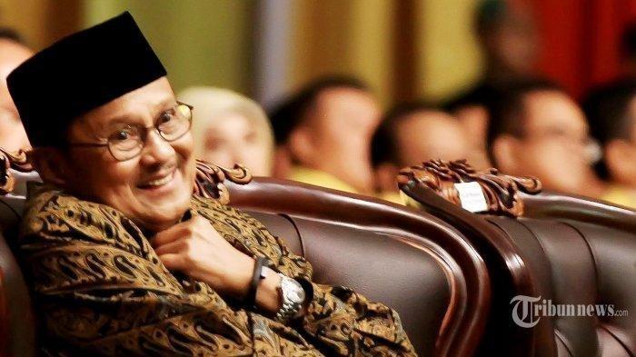 BJ Habibie sebelum wafat. Menteri Keuangan RI Srimulyani mantan Wapres, Boediono mengenang kebaikan presden ke-3 RI BJ Habibie saat peringatan 1.000 hari wafatnya BJ Habibie