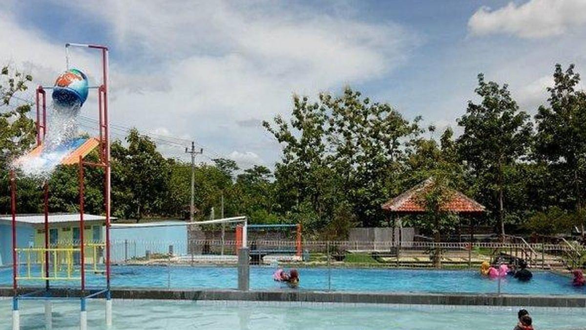 WISATA SUKOHARJO - Kolam renang di Kidoland, Desa Plesan, Kecamatan Nguter, Kabupaten Sukoharjo, Jawa Tengah. (