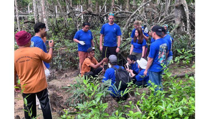 Penanaman Mangrove di Jelang Visit Malaysia 2026, Tanjung Belungkor Tampilkan Pesona Hutan Bakau ke Media Dunia