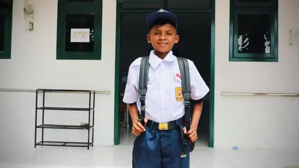 SEKOLAH RAKYAT - Siswa Sekolah Rakyat Menengah Pertama (SRMP) 26 Ternate, Almahdi Rahman (12). Sebelumnya ia adalah pekerja pencari pala dan harus mengesampingkan pendidikannya.