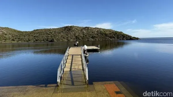 Moore River Estuary di kawasan Guilderton, Australia Barat