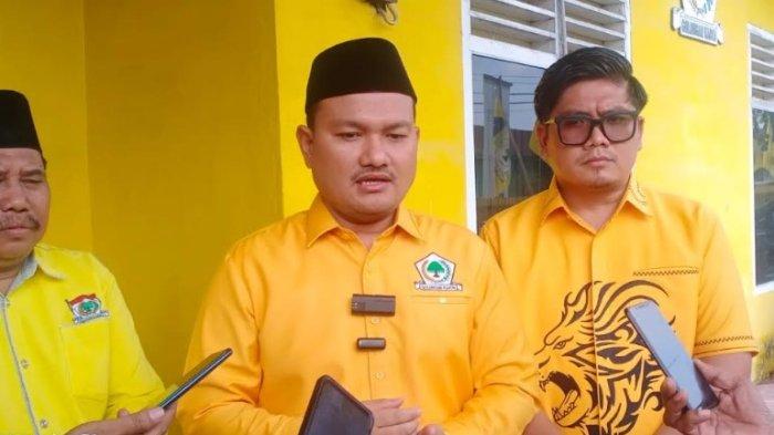 Ketua DPD Golkar Tanjungbalai, Mahyaruddin Batubara menyerahkan surat perintah pencalonan Walikota ke Kantor DPD Golkar Tanjungbalai. Berharap, Kota kelahiran bisa berkembang.