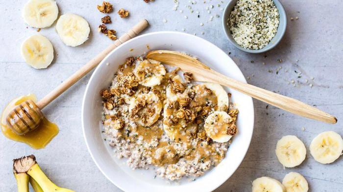Olahan oatmeal, cocok untuk memulai hari.