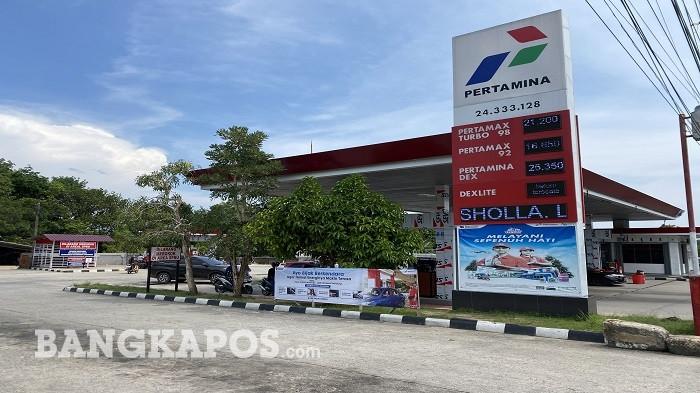 ANTREAN BBM — Antrean BBM di SPBU 24.333.128 Pal 3 Mentok, Kabupaten Bangka Barat terpantau lancar dan kondusif meski harga Pertamax 92 naik, Rabu (10/6/2026) siang.