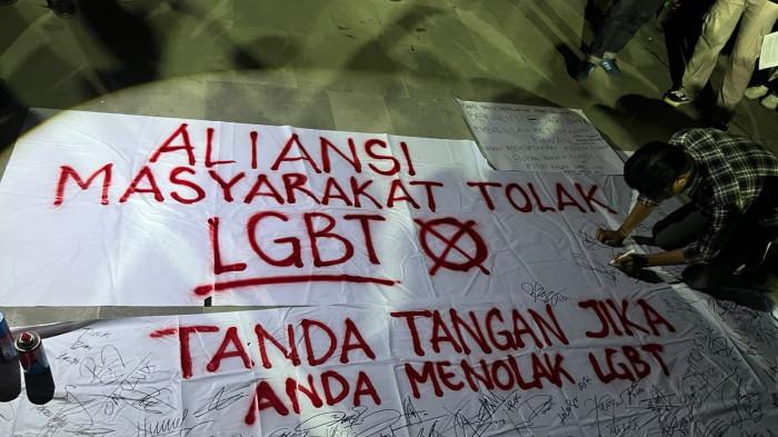 Kampanye Tolak LGBT di Lapangan Vatulemo 56