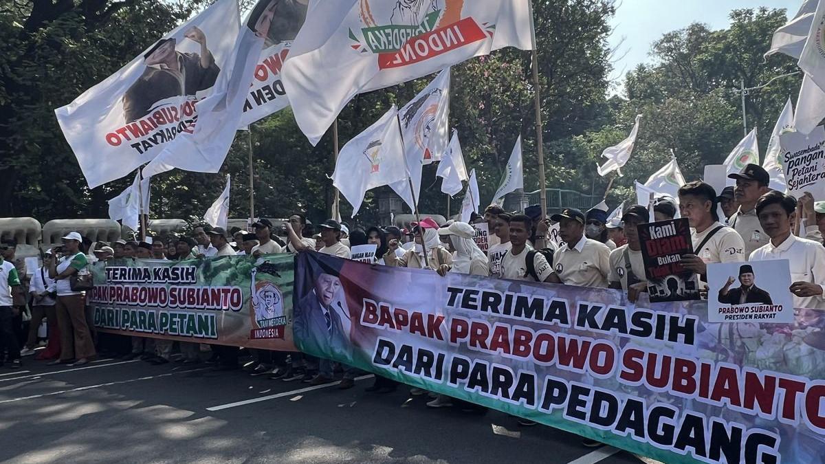 DEMO HARI INI - Potret demo mendukung program MBG. 