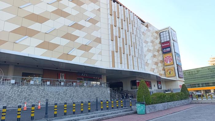 MEGAMALL - Kondisi terkini Megamall Manado yang belum beroperasi sejak dilanda kebakaran bulan lalu. Foto diambil Rabu 24 Juni 2026. Direksi Megamas Manado, Amelia Tungka mengatakan, saat ini Megamall sedang dalam tahap renovasi. 