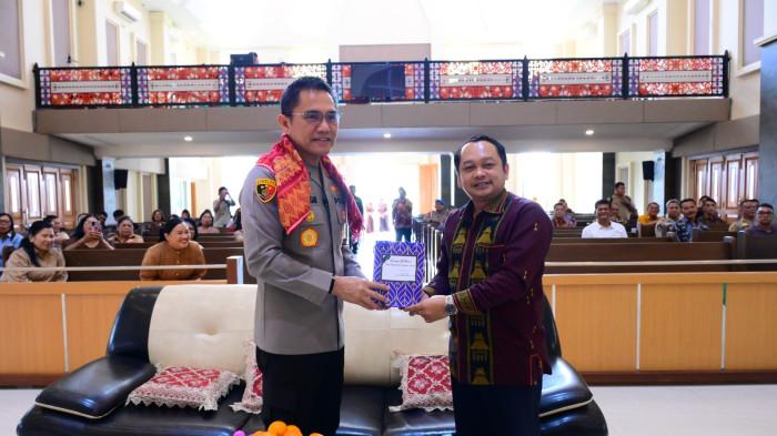 Kapolda Jambi melaksanakan kegiatan silaturahmi bersama para pengurus gereja sebagai wujud mempererat hubungan kemitraan antara Polri dan tokoh agama di Provinsi Jambi, Selasa (23/6/2026).