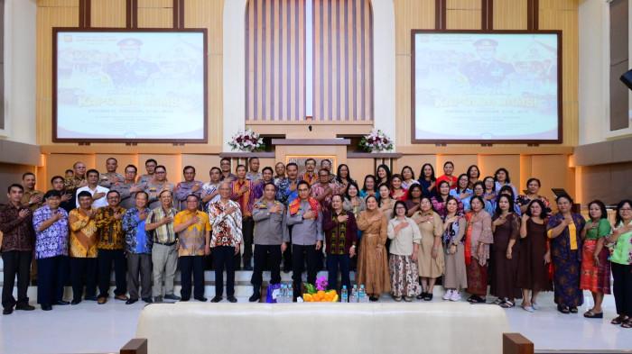 Kapolda Jambi melaksanakan kegiatan silaturahmi bersama para pengurus gereja sebagai wujud mempererat hubungan kemitraan antara Polri dan tokoh agama di Provinsi Jambi, Selasa (23/6/2026).