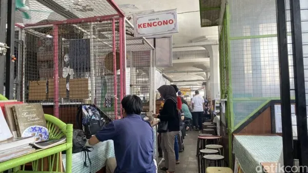 : Suasana pengunjung menjajal kuliner di Pasar Johar, Kecamatan Semarang Tengah, Kota Semarang, Minggu (21/6/2026).
