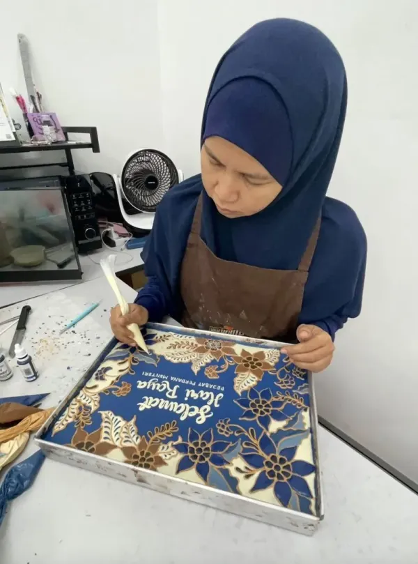 Keren! Baker Ini Bikin Cake Motif Batik Super Detail hingga Mirip Lukisan