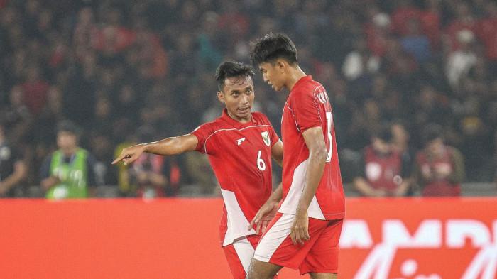 Dua pemain PERSIB di Timnas U23, Kakang Rudianto dan Robi Darwis.