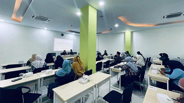 KONSULTASI - Poltekkes Kemenkes Pontianak menggelar Forum Konsultasi Publik di Gedung Pendidikan Auditorium, Jumat (26/6). Acara ini bertujuan mendengarkan masukan, saran, dan tanggapan dari pengguna layanan, mitra kerja, dan pihak terkait terhadap standar pelayanan yang telah disusun.