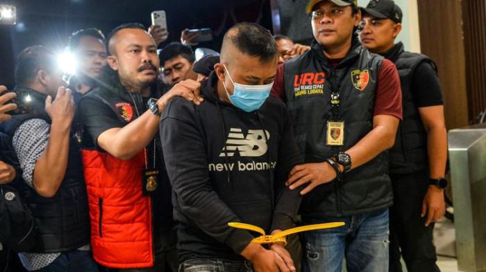 TAUFIK PESAN KULKAS - Taufik Hidayat (30) pelaku penyekapan dan penganiayaan berat terhadap kekasihnya sendiri, berinisial YTR (29) diduga sempat memesan sebuah kulkas atau lemari pendingin. Ia memesan kulkas tersebut saat masih menjadi buronan polisi.