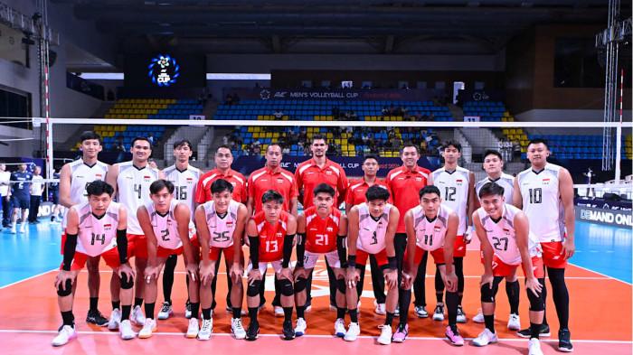 BERFOTO - Skuad Timnas Voli Putra Indonesia menjalani sesi foto setelah pertandingan menghadapi Korea Selatan pada preliminary phase pool B AVC Men's Cup 2026 di Veer Savarkar Sports Complex, Ahmedabad, India, Minggu (21/6) malam WIB.