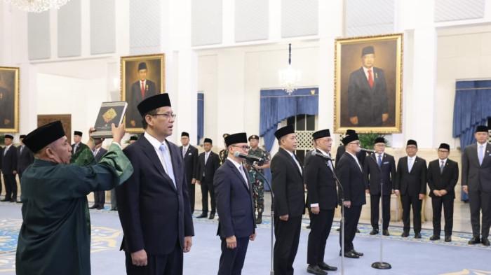 MENTERI KEUANGAN - Presiden Prabowo Subianto melantik sejumlah menteri setelah mereshuffle kabinetnya. Kisah Purbaya yang mengira ditipu saat dikabari jadi Menteri Keuangan gantikan Sri Mulyani.