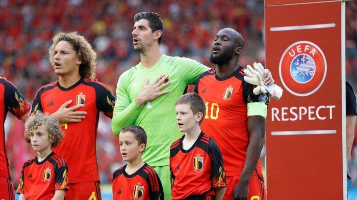 Thibaut Courtois (tengah) bersama Romelu Lukaku dan Wout Faes di timnas Belgia