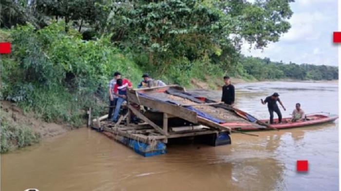 Pada Kamis (25/6/2026), Polres Tebo melakukan razia penambangan emas tanpa izin (PETI) di kawasan Desa Teluk Langkap, Kecamatan Sumay. Temukan 2 rakit dompeng yang dipakai tambang emas ilegal dan langsung dimusnahkan
