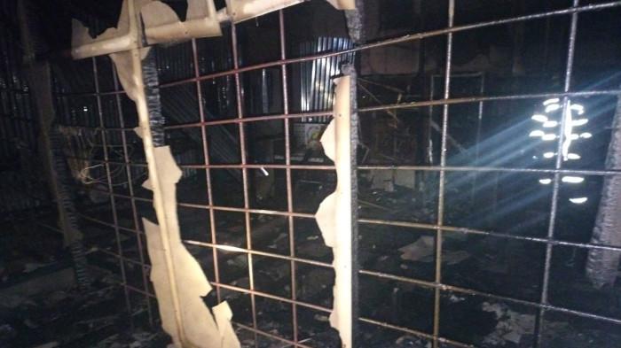 Satu unit rumah ludes terbakar di kawasan Kebun Handil, Kecamatan Jelutung, Kota Jambi pada Jumat (26/6/2026) dini hari.