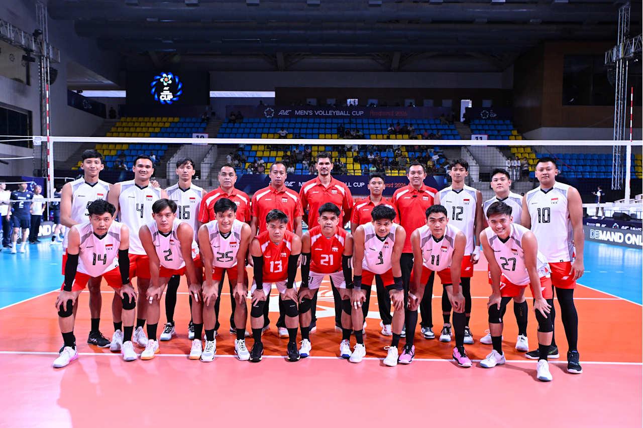 BERFOTO - Skuad Timnas Voli Putra Indonesia menjalani sesi foto setelah pertandingan menghadapi Korea Selatan pada preliminary phase pool B AVC Men's Cup 2026 di Veer Savarkar Sports Complex, Ahmedabad, India, Minggu (21/6) malam WIB.
