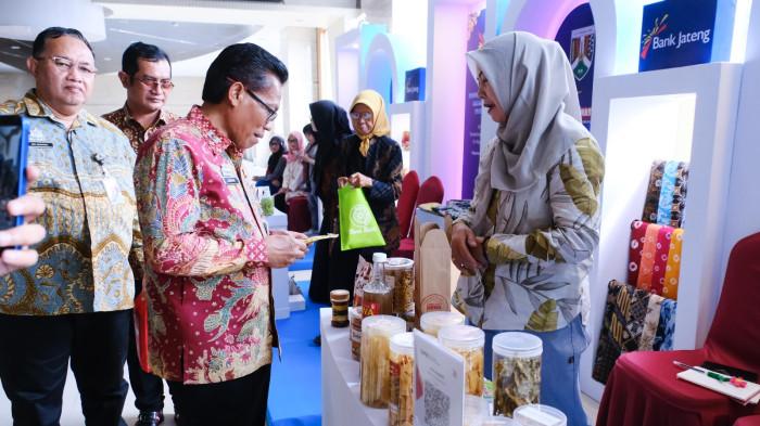 sekitar 20 UMKM dari Paguyuban UMKM Sehati dan UMKM Mega Tidar