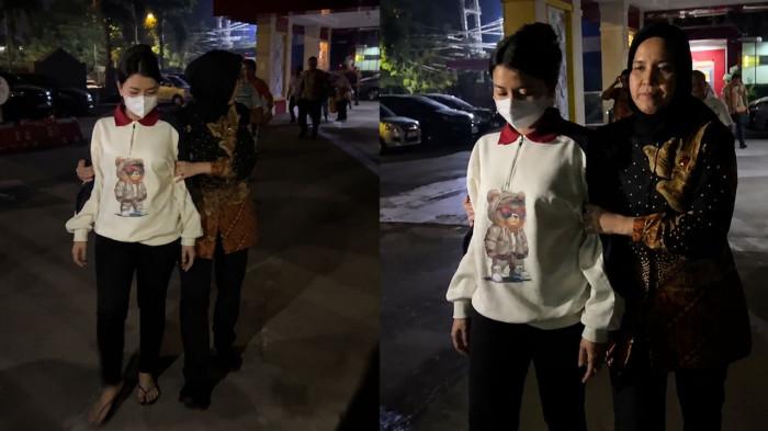 YEYEN ALIAS CIK OBOY-Yeyen alias Cik Oboy saat digiring petugas di Polda Bengkulu Jumat (26/6/2026) malam. Polda Bengkulu kini resmi menetapkan NC alias Cik Oboy sebagai tersangka kasus investasi bodong dan langsung menahannya selama 14 hari untuk kepentingan penyidikan.