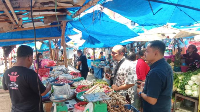 KEGIATAN PERDAGANGAN DI PASAR HORAS - Komoditas Bawang Merah jadi faktor deflasi di wilayah Kota Pematangsiantar dan Simalungun per Oktober 2025