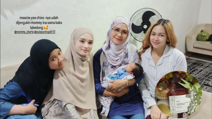 JENGUK ANAK LINDI - Inara Rusli jenguk anak Virgoun dan Lindi Fitriyana, dicapture Sabtu (27/6/2026).