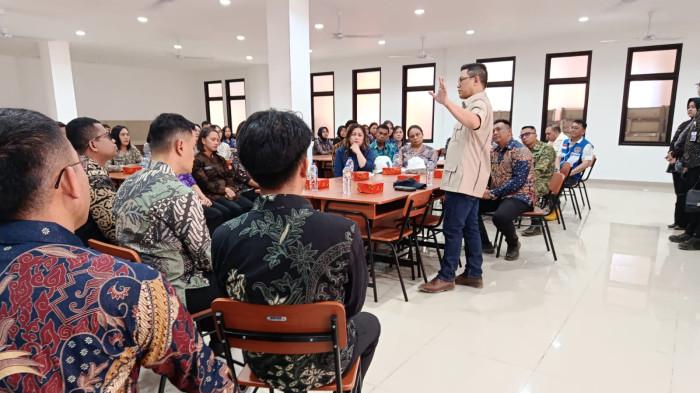 TINJAU - Menteri Luar Negeri Republik Indonesia yang juga Kepala Lembaga Perguruan Taman Taruna Nusantara (LPTTN), Sugiono, melakukan kunjungan kerja ke Kampus SMA Taruna Nusantara Langowan, Kabupaten Minahasa, Sabtu (27/6/2026)
