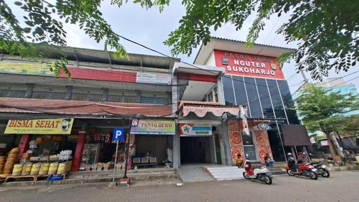 PASAR JAMU - Pasar Jamu Nguter merupakan pusat perdagangan bahan rempah segar maupun kering di wilayah Kabupaten Sukoharjo.