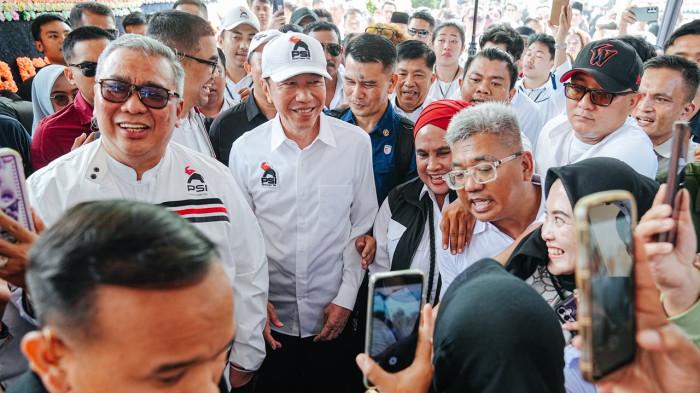 JOKOWI DI LAMPUNG - Sudah dua hari Presiden ketujuh Joko Widodo (Jokowi) berkunjung ke sejumlah wilayah Provinsi Lampung, Sabtu (27/6/2026). Mulai dari agenda politik bersama Partai Solidaritas Indonesia (PSI), kegiatan masyarakat, pelaku UMKM, hingga acara adat dan keagamaan.
