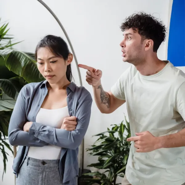 Boyfriend trying to make his girlfriend question her reality in conversation by blaming her in order to gain control