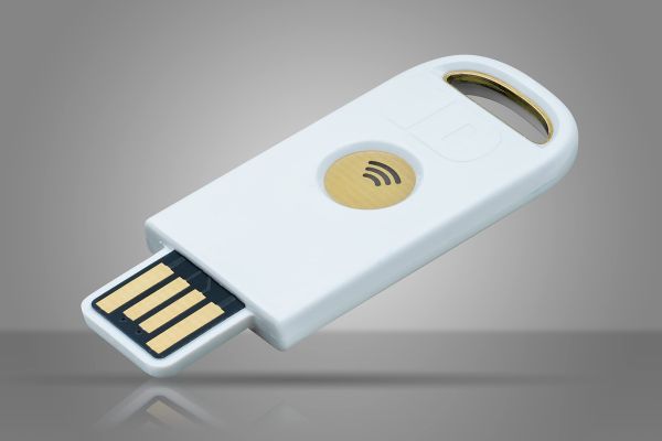 Amazon.com: Identiv uTrust FIDO2 NFC+ सुरक्षा की USB-A (FIDO2, U2F, PIV, HOTP, WebAuth): इलेक्ट्रॉनिक्स