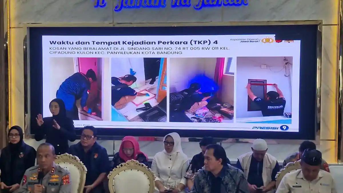 KONFERENSI PERS - Polisi menunjukkan foto-foto tempat kejadian penyekapan terhadap wanita Rancaekek, Kabupaten Bandung, Jawa Barat, dalam konferensi pers di Polda Jabar, Jumat (26/6/2026).