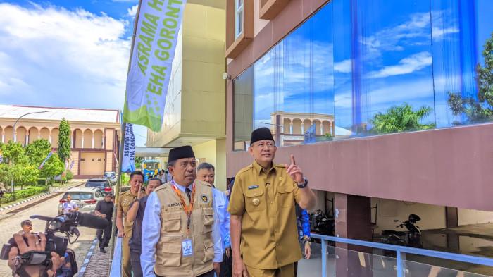 HAJI GORONTALO -- Gubernur Gorontalo, Gusnar Ismail dan Kakanwil Kemenag dan Kemenhaj meninjau  penginapan jamaah Haji Gorontalo 2026, Selasa (5/5/2026).