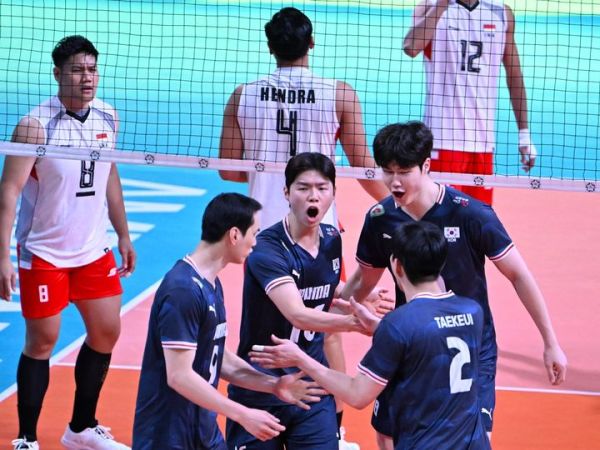 (Ki-Ka) Lim Sung-jin, Jeong Han-yong, Choi Jun-hyeok, dan Hwang Tae-keui dari Korea Selatan saat pertandingan menghadapi Indonesia di babak penyisihan grup AVC Cup 2026 di Amdavad, India, 21 Juni 2026.