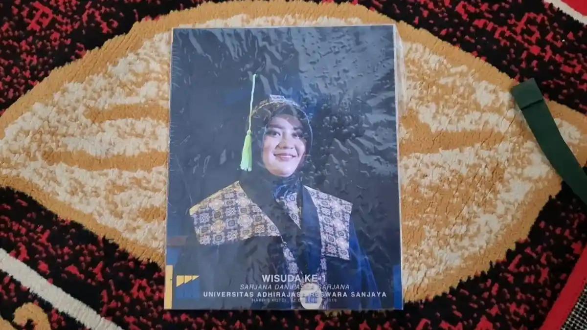 FOTO YTR - Foto YTR (29), wanita asal Kecamatan Rancaekek, Kabupaten Bandung, Jawa Barat. Tim dokter RSHS Bandung sebut wajah YTR rusak serius mulai dari mulut, hidung, hingga pipi akibat disiksa Taufik Hidayat. Operasi rekonstruksi butuh 3 bulan.