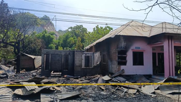 Kondisi rumah milik Warno Suleman pascakebakaran di Desa Pilohayanga, Kecamatan Telaga..