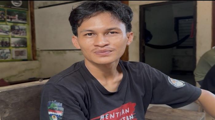 Pengelola Wisata Alam Gunung Mangkol, Komang
