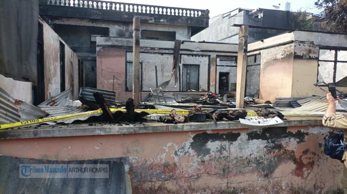 KEBAKARAN - Sebanyak dua rumah di Kelurahan Maasing, Lingkungan 4, Kecamatan Tuminting, Manado,dilalap si jago merah, Minggu (28/6/2026) sekira pukul 04.00 Wita