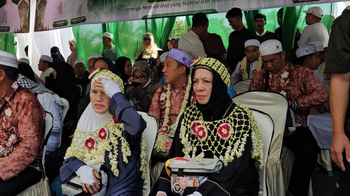 Jamaah haji Kabupaten Balangan yang baru tiba di banua 1