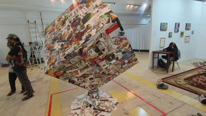 Persiapan Artists-Art Fair Pekanbaru di Ruang Pameran Khusus Museum Sang Nila Utama, Jalan Sudirman Pekanbaru, Jumat (26/6/2026).