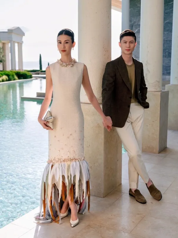 At the welcome party, she switched to a cream Chanel gown trimmed with multicolored feathers. Liu spotted it at Matthieu Blazys debut haute couture show for Chanel in January and bought it the next day. The house had to fast-track production since a couture piece typically takes six months to complete.