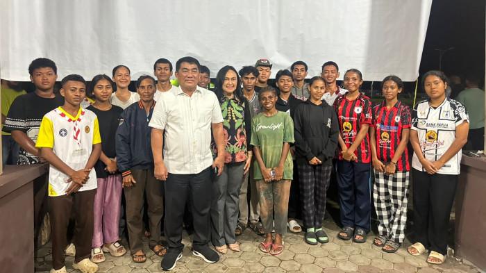 KUNJUNGAN: Gubernur Sulawesi Utara (Sulut) Yulius Selvanus Komaling (YSK) kunjungan kerjanya di Manokwari, Papua Barat, Jumat hingga Minggu (28/6/2026. Perkuat hubungan antardaerah sekaligus memberikan dukungan langsung kepada kontingen Sulut yang berlaga pada Pesparawi Nasional XIV.