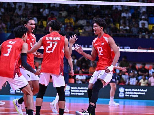 Boy Arnez Arabi, Hendra Kurniawan, Alfin Daniel, dan Rama Fazza Fauzan melakukan selebrasi saat Indonesia menghadapi Korea Selatan pada final AVC Cup 2026 di Amdavad, India, Minggu (28/6/2026).