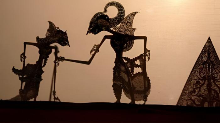 WAYANG KULIT- Ilustrasi pertunjukan wayang kulit yang merupakan bagian dari kesenian masyarakat Jawa,