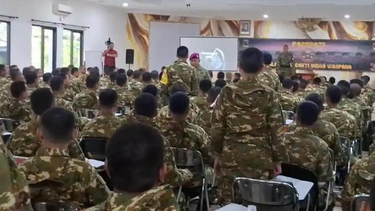 MENINGGAL DUNIA - Peserta program SPPI calon manajer KDKMP saat menjalani Latihan Dasar Militer (Latsarmil) di Brigif 1 Marinir Cilandak Jakarta Selatan pada Kamis (25/6/2026)