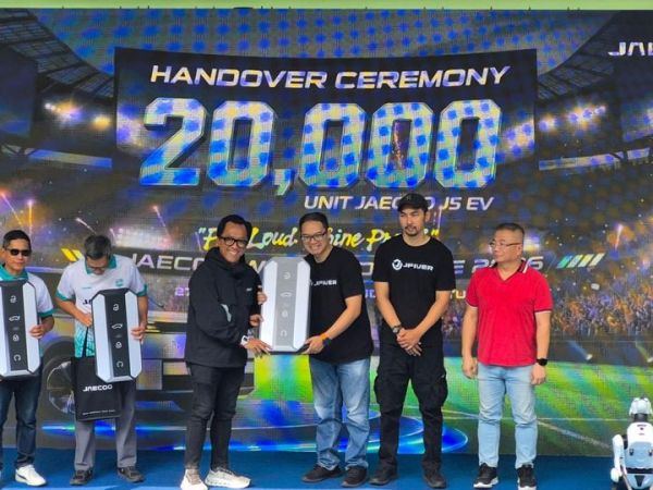 Seremonial penyerahan 20.000 unit JAECOO J5 EV